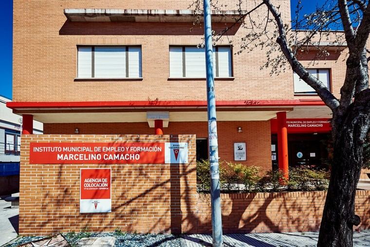 Cinco jóvenes comienzan a trabajar en Rivas gracias a un programa de empleo juvenil