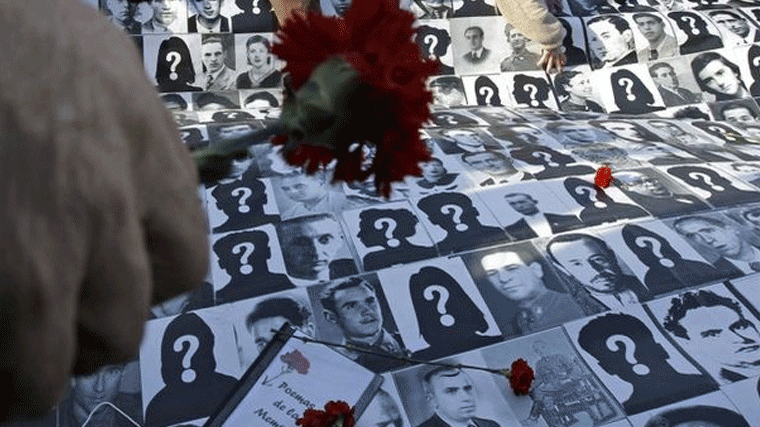 El Ayuntamiento celebra los 15 años el primer homenaje a las víctimas del franquismo