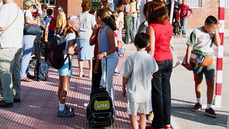 El Ayuntamiento reparte 250 tarjetas SIM a los vecnos en situación de vulnerabilidad