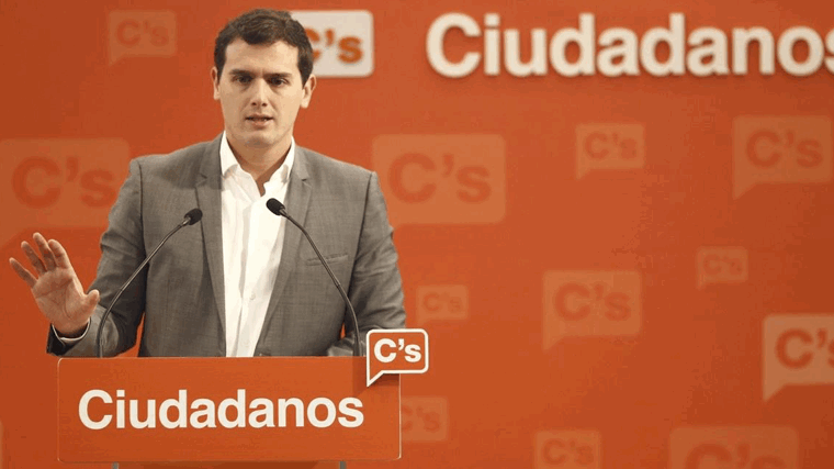 Rivera busca ganar el centro politico entre el Partido Popular y Podemos