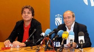 Robles oficializa su renuncia a la alcaldía y deja a Ayala como sucesor