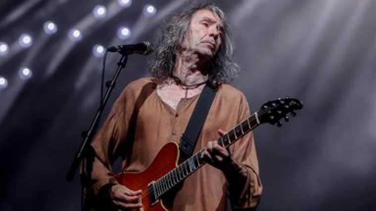 Muere a los 63 años Robe Iniesta, líder de Extremoduro y referente del rock español