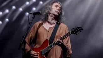 Muere a los 63 años Robe Iniesta, líder de Extremoduro y referente del rock español