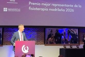 Roberto Cano de la Cuerda recibe premio del Colegio de Fisioterapeutas de Madrid