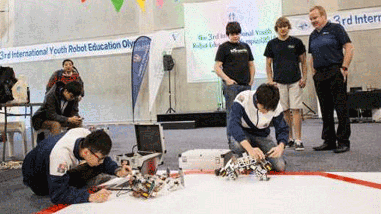 150 estudiantes chinos, en la compreticón de robots de la UPM