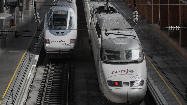 Los sindicatos de Renfe y Adif amenazan con la huelga por el traspaso de Rodalies