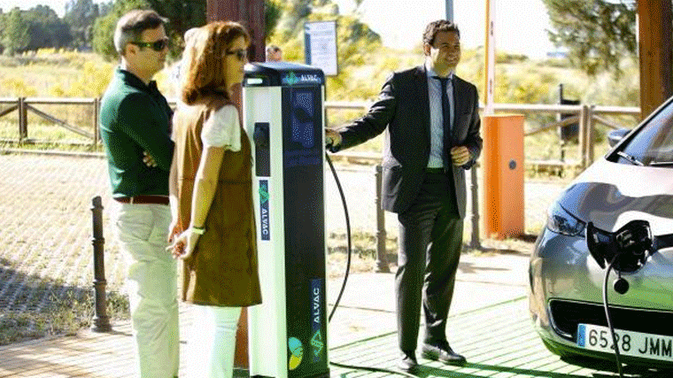 Instalado el primer punto de recarga gratuito para coches eléctricos con energía solar