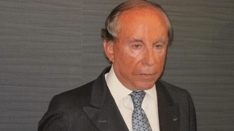 Exhumados los restos de Ruiz Mateos en Rota para realizarle una prueba de paternidad
