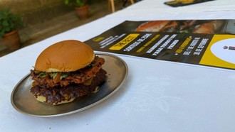Concurso 'The Best' en San Lorenzo de El Escorial para elegir la mejor hamburguesa y premios de 250 euros para los comensales