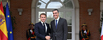 La ideología líquida de Macron sirve para dar una clase práctica a Felipe VI a Sánchez y a Europa