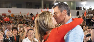 Besar con un te quiero y conseguir que Begoña regrese como icono a la batalla política del 29N