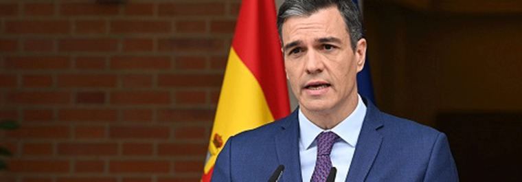 Sánchez se queda y pide a la 'mayoría social' que se 'movilice'