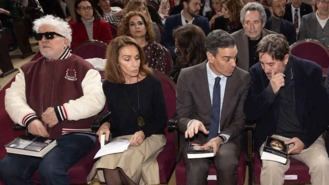 Almodovar, Ana Belén, Serrat y exministros del PSOE piden la continuidad del Gobierno de Sánchez