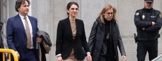 Sánchez Acera junto a sus abogados tras declarar en el Supermo
