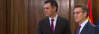 Dos formas distintas de dar marcha atrás: Sánchez logra lo que Feijóo pierde