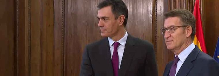 Dos formas distintas de dar marcha atrás: Sánchez logra lo que Feijóo pierde