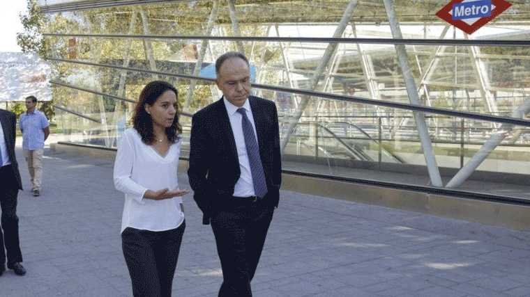 Metro se compromete a agilizar la apertura de los accesos de El Casar