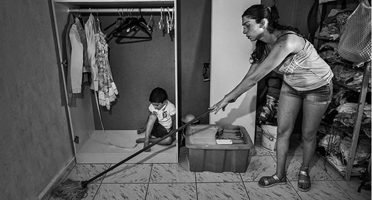 El 54% de los niños españoles que viven sólo con sus madres están en la pobreza