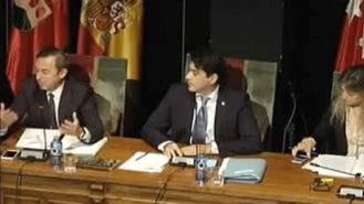 La oposición aprueba revocar el cese del secretario general del Pleno por 'arbitrario'