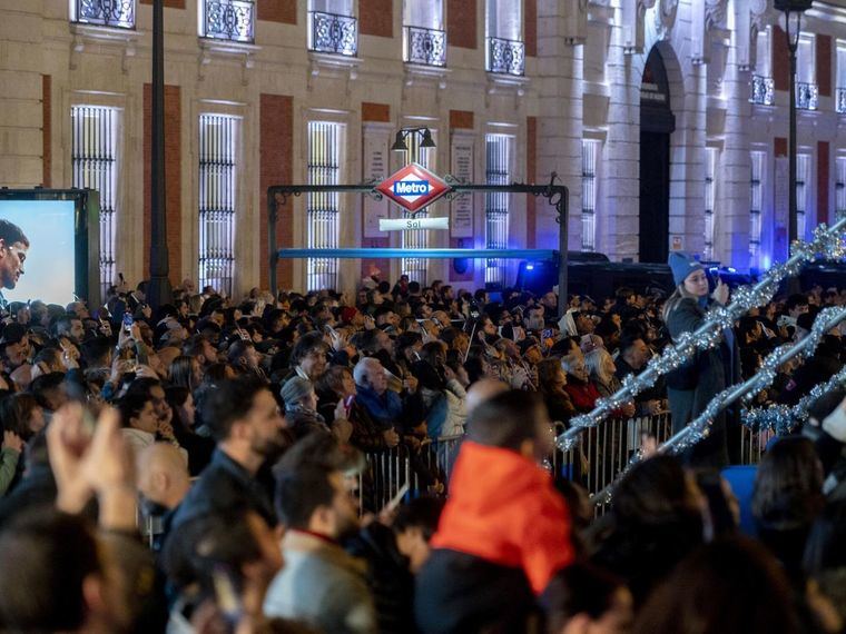 Seis detenidos tras una reyerta en la Puerta del Sol con un apuñado tras el encencido de las luces