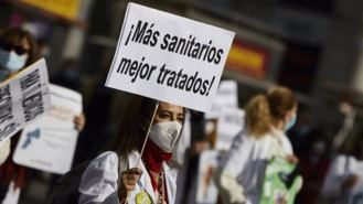 Médicos en huelga por jornada de 35 horas irrumpen en un acto de Almedia