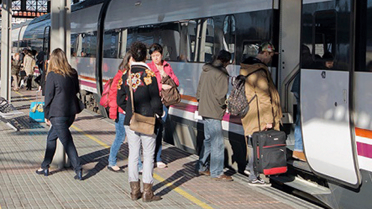 Nuevo modelo comercial de Renfe: Bajada de precios y servicios a la carta