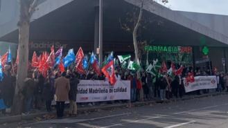 Sindicatos se concentran frente a la Asamblea de Madrid para exigir un servicio de transporte sanitario 