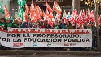 Sindicatos educativos aceptan la propuesta de la Comunidad para bajar horas lectivas
