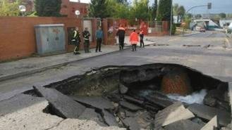 La Avenida de la Cañada seguirá cortada indefinidamente por el socavón