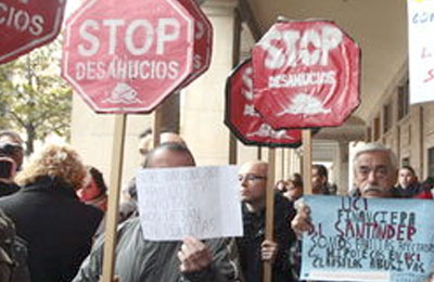 Desahuciada una mujer y sus dos hijos, de 4 y 8 años 