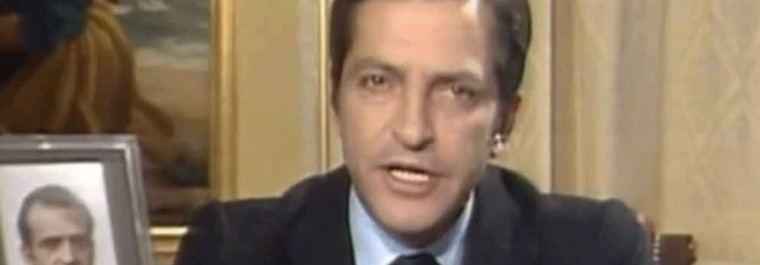 Adolfo Suárez durante del discurso televisado para anunciar su renuncia como presidente del gobierno