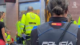 Grave accidente entre coche policial y motocicleta deja tres heridos en Madrid