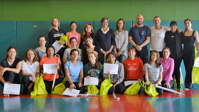 Mujeres de distintas edades particpan en el Taller de Autoprotección Femenina