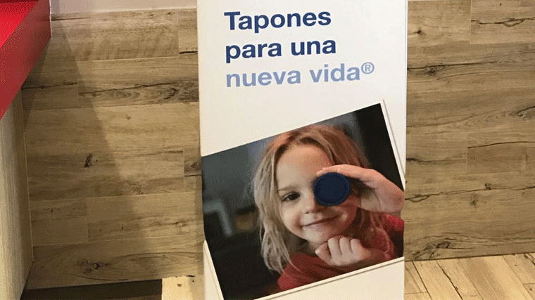 Una recogida de tapones hace posible que 20 niños tengan tratamiento