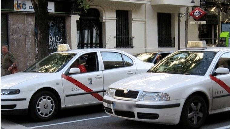 Los taxistas pararán 12 horas este martes para protestar contra Uber y Cafity