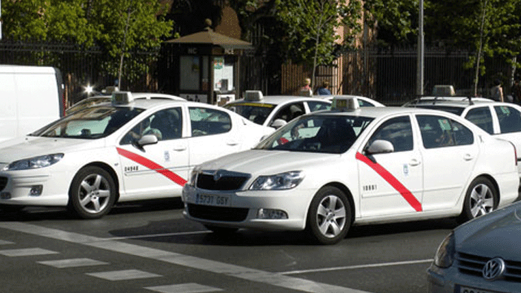 Aumentan un 25% los inspectores para evitar el 'instrusismo' en el taxi