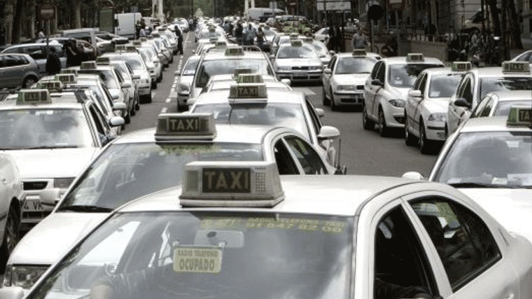 Los taxistas se movilizarán el jueves para pedir al Ayuntamiento 'un giro de 180º'