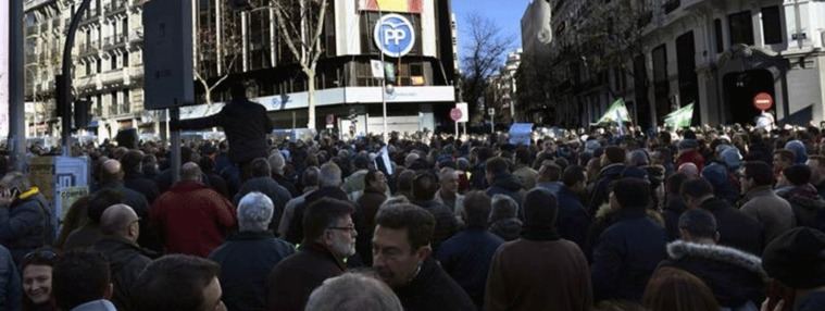 Los taxistas toman Génova, reclaman la contratación temporal para las VTC