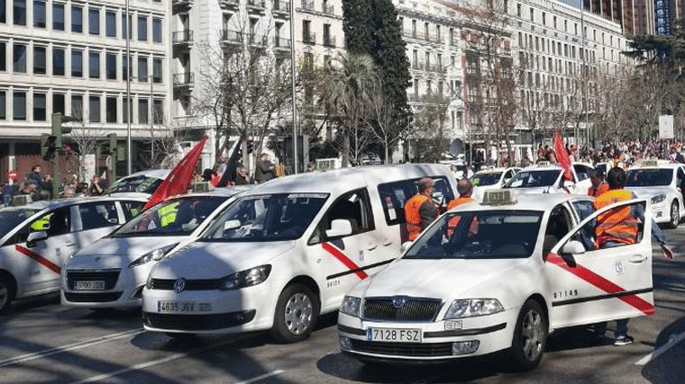 Huelga indefinida de taxistas el próximo lunes: La Comunidad ofrece una 'reforma exprés'
