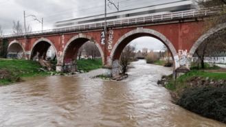 Incidencias por lluvias en 87 municipios y sigue la alerta en el Jarama, Lozoya, Guadarrama, Alberche, Tajuña y Henares