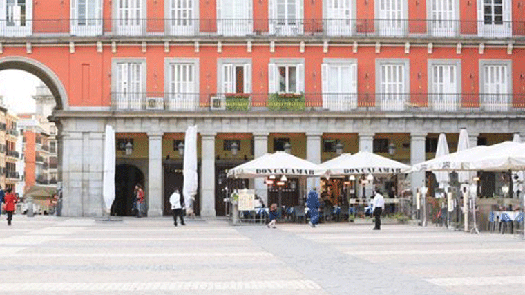 Las terrazas de la Plaza Mayor se desmontan por 'motivos de seguridad'