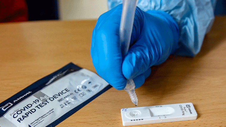 Las farmacias pueden realizar ya test antígenos a convocados por SMS