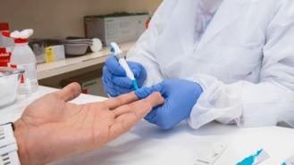 El Pleno aprueba pedir al Gobierno los test rápidos de antígenos en farmacias