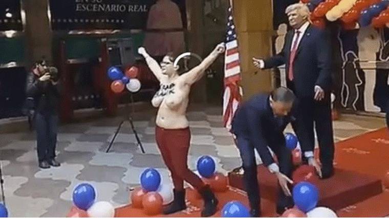 Una feminista irrumpe en la inauguración de la estatua de Trump