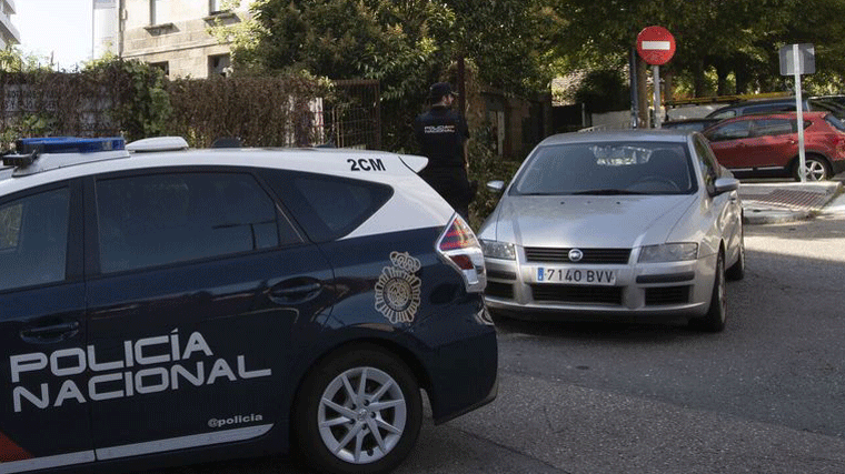 Detenidas la cuidadora de una mujer de 89 años y tres compinches por golpearla y robar sus joyas en su casa de Tetuán