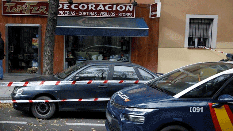 Hallan el cadáver de un hombre con un fuerte golpe en la cabeza en una tienda de decoración