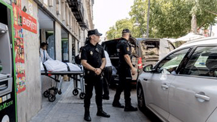 Muere apuñalada una mujer de 61 años en una tienda de ropa en la plaza deTirso de Molina