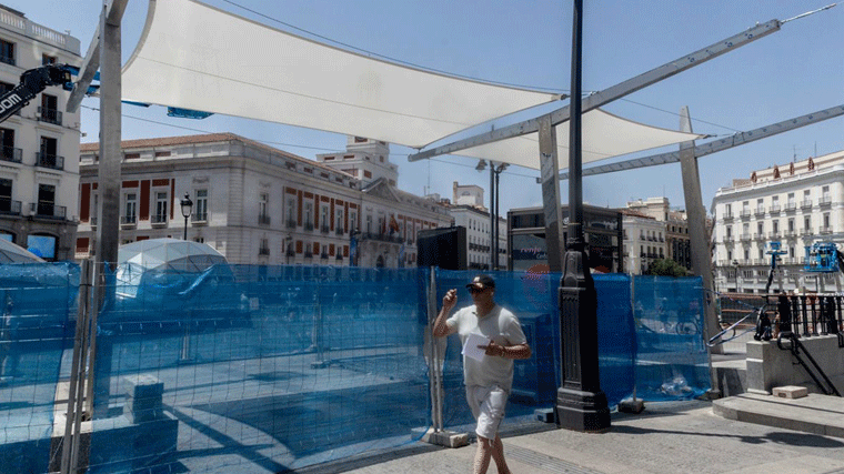 El Ayuntameinto defiende los toldos de la Puerta del Sol y recuerda que el BIC: 'No se puede plantar ni un árbol'