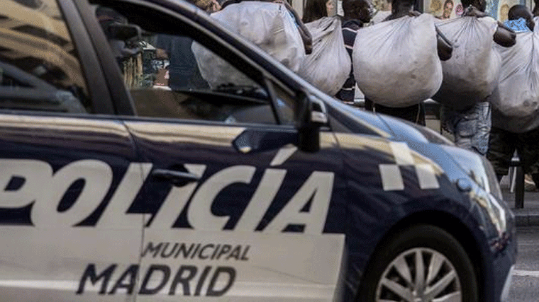 La Policía Municipal llevó a cabo 2,299 actuaciones contra el `top manta´ en Navidad