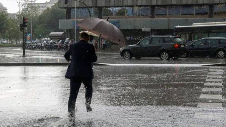 300 avisos en la Comunidad por las tormentas caídas el domingo